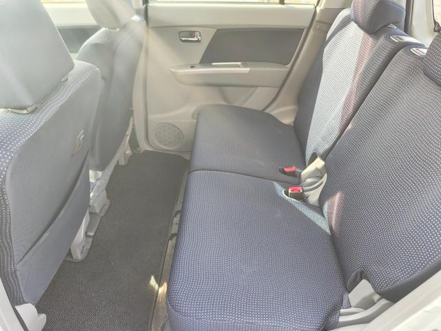 ワゴンＲ ＦＸリミテッドＩＩ　検９年４月　歴無　スマートキー・プッシュスタート・電格ミラー・オートエアコン・フルフラットシート・ヘッドライトレベライザー・車載工具・パンク修理キット・空気入れ・ポータブルカーナビ・１５５／６５／１４（14枚目）