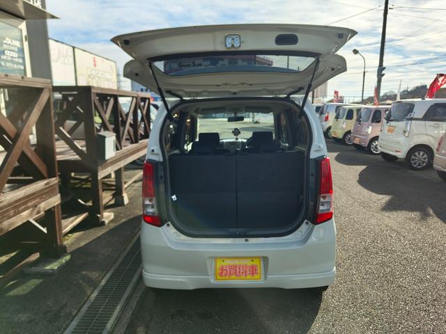 ワゴンＲ ＦＸリミテッドＩＩ　検９年４月　歴無　スマートキー・プッシュスタート・電格ミラー・オートエアコン・フルフラットシート・ヘッドライトレベライザー・車載工具・パンク修理キット・空気入れ・ポータブルカーナビ・１５５／６５／１４（15枚目）
