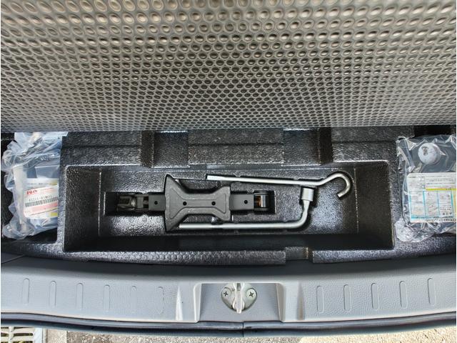 ワゴンＲ ＦＸリミテッドＩＩ　検９年４月　歴無　スマートキー・プッシュスタート・電格ミラー・オートエアコン・フルフラットシート・ヘッドライトレベライザー・車載工具・パンク修理キット・空気入れ・ポータブルカーナビ・１５５／６５／１４（17枚目）