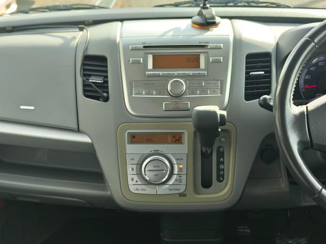 ワゴンＲ ＦＸリミテッドＩＩ　検９年４月　歴無　スマートキー・プッシュスタート・電格ミラー・オートエアコン・フルフラットシート・ヘッドライトレベライザー・車載工具・パンク修理キット・空気入れ・ポータブルカーナビ・１５５／６５／１４（20枚目）