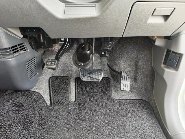 ワゴンＲ ＦＸリミテッドＩＩ　検９年４月　歴無　スマートキー・プッシュスタート・電格ミラー・オートエアコン・フルフラットシート・ヘッドライトレベライザー・車載工具・パンク修理キット・空気入れ・ポータブルカーナビ・１５５／６５／１４（30枚目）