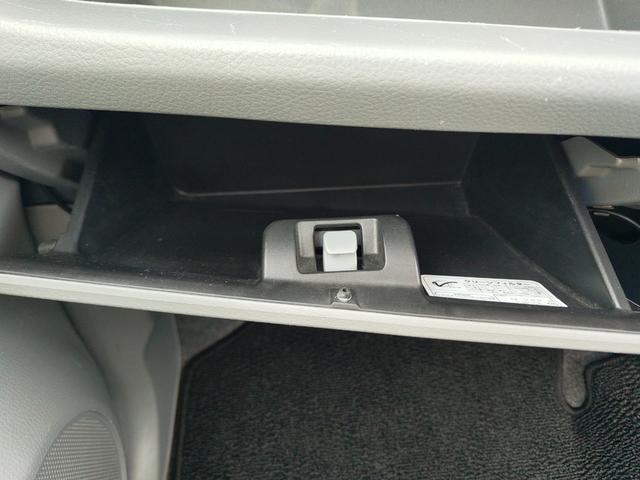 ワゴンＲ ＦＸリミテッドＩＩ　検９年４月　歴無　スマートキー・プッシュスタート・電格ミラー・オートエアコン・フルフラットシート・ヘッドライトレベライザー・車載工具・パンク修理キット・空気入れ・ポータブルカーナビ・１５５／６５／１４（33枚目）