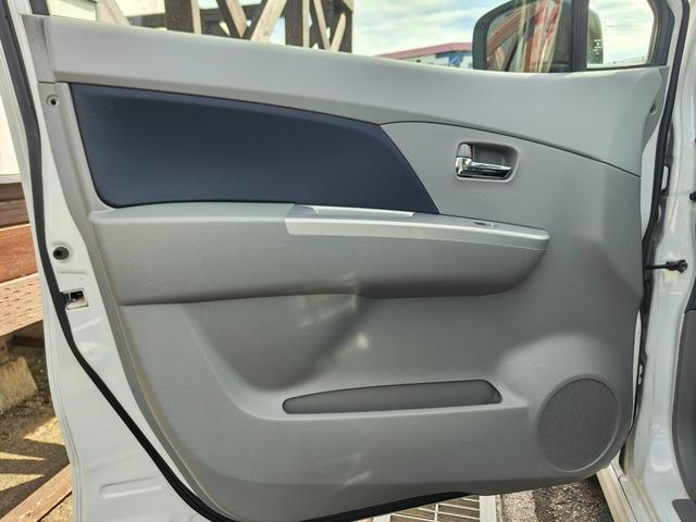 ワゴンＲ ＦＸリミテッドＩＩ　検９年４月　歴無　スマートキー・プッシュスタート・電格ミラー・オートエアコン・フルフラットシート・ヘッドライトレベライザー・車載工具・パンク修理キット・空気入れ・ポータブルカーナビ・１５５／６５／１４（34枚目）