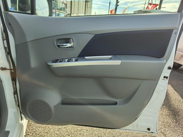 ワゴンＲ ＦＸリミテッドＩＩ　検９年４月　歴無　スマートキー・プッシュスタート・電格ミラー・オートエアコン・フルフラットシート・ヘッドライトレベライザー・車載工具・パンク修理キット・空気入れ・ポータブルカーナビ・１５５／６５／１４（35枚目）