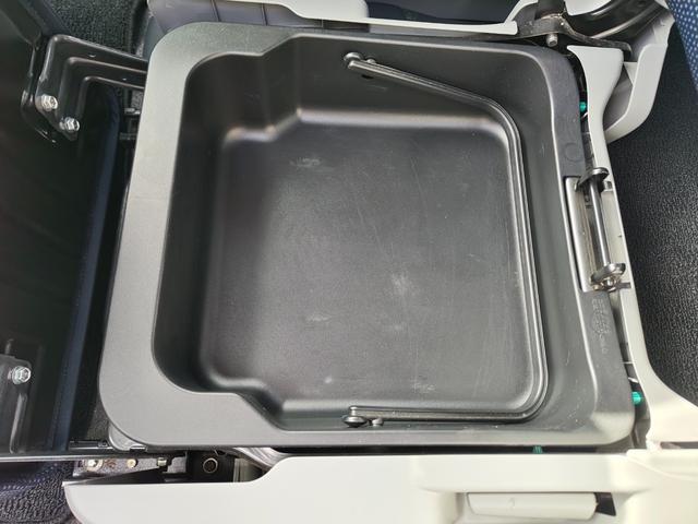 ワゴンＲ ＦＸリミテッドＩＩ　検９年４月　歴無　スマートキー・プッシュスタート・電格ミラー・オートエアコン・フルフラットシート・ヘッドライトレベライザー・車載工具・パンク修理キット・空気入れ・ポータブルカーナビ・１５５／６５／１４（39枚目）