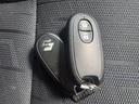 鍵穴に鍵を刺さなくても、持っているだけでエンジン始動、ドアロックが出来る、便利なスマートキー付き!