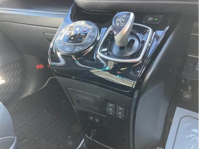 ノア ハイブリッドＳｉ　ダブルバイビー　ＬＥＤヘッドライト　クルコン　横滑り防止装置　盗難防止システム　エアバッグ　アルミ　メモリ－ナビ　スマキー　Ｗエアコン　ＡＢＳ　ナビ＆ＴＶ　デュアルエアバッグ　ＥＴＣ　ＤＶＤ　パワーウインドウ（12枚目）