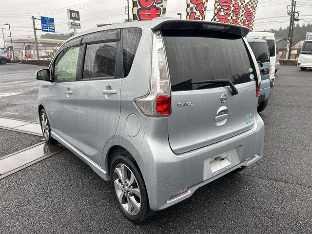 デイズ ハイウェイスター　Ｇ　ＥＴＣ　全周囲カメラ　ナビ　ＴＶ　オートライト　ＨＩＤ　エアロ　スマートキー　アイドリングストップ　電動格納ミラー　ベンチシート　ＣＶＴ　盗難防止システム　ＡＢＳ　ＣＤ　ミュージックプレイヤー接続可（17枚目）