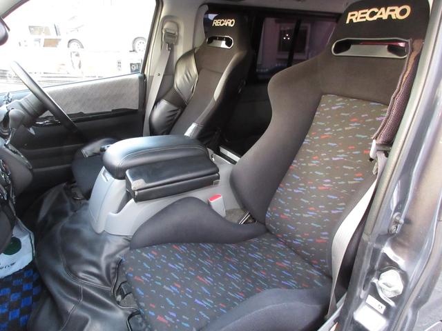 ハイエースバン ロングスーパーＧＬ　３リッターディーゼルターボ　エンジン１ＫＤ　２型　ローダウン　ベッドキット　ＥＳＳＥＸ１８インチアルミホイール　フェンダートリム　ＲＥＣＡＲＯシート　ＭＯＭＯステアリング　ブースト計　当店買取車（39枚目）
