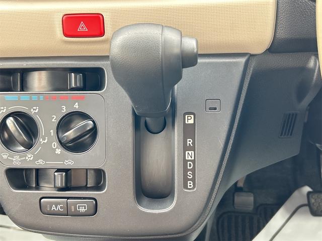 必ず使用するシフトレバー。確りと確認したいですね。