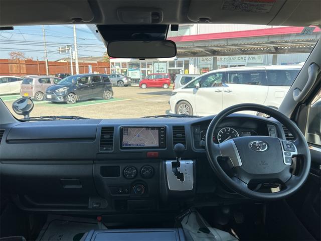 ハイエースバン 　ロングＧＬ　ＥＴＣ　バックカメラ　ナビ　ＴＶ　レーンアシスト　衝突被害軽減システム　両側スライドドア　オートマチックハイビーム　オートライト　キーレスエントリー　電動格納ミラー　ＡＴ　ＣＤ（2枚目）