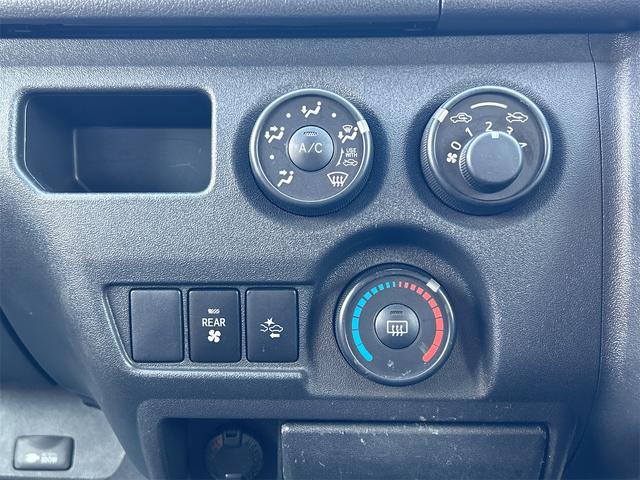 ハイエースバン 　ロングＧＬ　ＥＴＣ　バックカメラ　ナビ　ＴＶ　レーンアシスト　衝突被害軽減システム　両側スライドドア　オートマチックハイビーム　オートライト　キーレスエントリー　電動格納ミラー　ＡＴ　ＣＤ（7枚目）