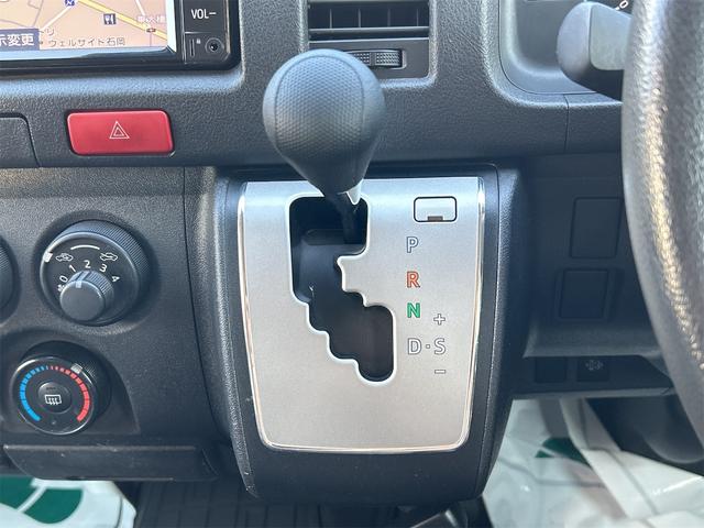 ハイエースバン 　ロングＧＬ　ＥＴＣ　バックカメラ　ナビ　ＴＶ　レーンアシスト　衝突被害軽減システム　両側スライドドア　オートマチックハイビーム　オートライト　キーレスエントリー　電動格納ミラー　ＡＴ　ＣＤ（8枚目）