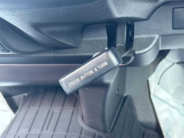 ハイエースバン 　ロングＧＬ　ＥＴＣ　バックカメラ　ナビ　ＴＶ　レーンアシスト　衝突被害軽減システム　両側スライドドア　オートマチックハイビーム　オートライト　キーレスエントリー　電動格納ミラー　ＡＴ　ＣＤ（30枚目）