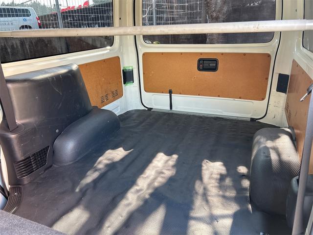 ハイエースバン 　ロングＧＬ　ＥＴＣ　バックカメラ　ナビ　ＴＶ　レーンアシスト　衝突被害軽減システム　両側スライドドア　オートマチックハイビーム　オートライト　キーレスエントリー　電動格納ミラー　ＡＴ　ＣＤ（32枚目）