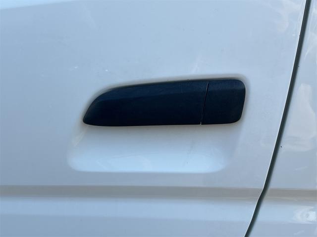 ハイエースバン 　ロングＧＬ　ＥＴＣ　バックカメラ　ナビ　ＴＶ　レーンアシスト　衝突被害軽減システム　両側スライドドア　オートマチックハイビーム　オートライト　キーレスエントリー　電動格納ミラー　ＡＴ　ＣＤ（39枚目）