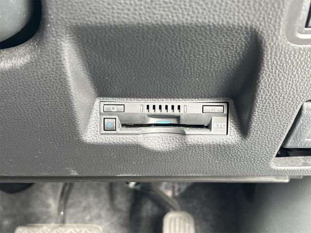 ヤリス ハイブリッドＸ　ＥＴＣ　全周囲カメラ　ナビ　オートクルーズコントロール　レーンアシスト　パークアシスト　衝突被害軽減システム　オートマチックハイビーム　オートライト　スマートキー（7枚目）