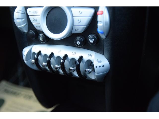 MINI クーパーS クラブマン JCWチューニングキット 黒革シート 整備記録簿 パワーウインドウ Wエアバック パワステ 運転席エアバッグ キーレスキー シートヒーター サイドエアバック フルオートエアコン ETC ABS ナビ(32枚目)