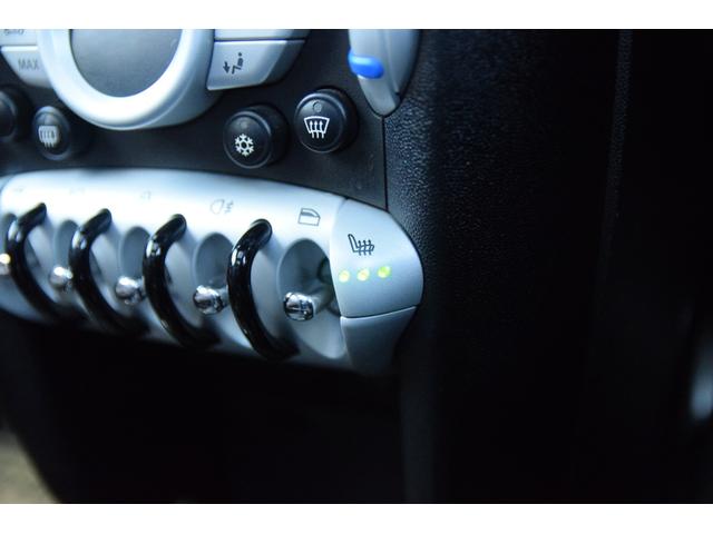 MINI クーパーS クラブマン JCWチューニングキット 黒革シート 整備記録簿 パワーウインドウ Wエアバック パワステ 運転席エアバッグ キーレスキー シートヒーター サイドエアバック フルオートエアコン ETC ABS ナビ(33枚目)