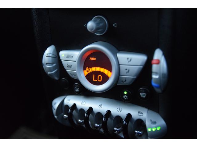 MINI クーパーS クラブマン JCWチューニングキット 黒革シート 整備記録簿 パワーウインドウ Wエアバック パワステ 運転席エアバッグ キーレスキー シートヒーター サイドエアバック フルオートエアコン ETC ABS ナビ(35枚目)