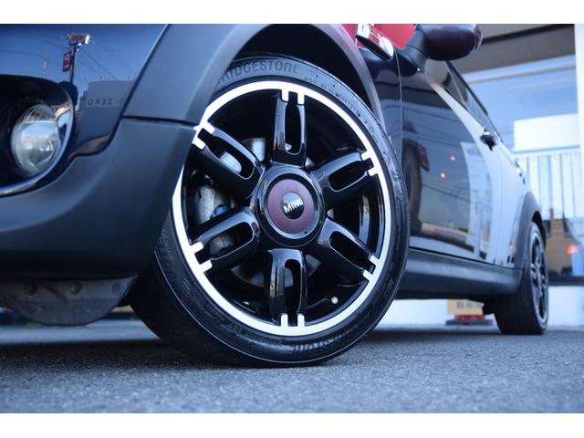ＭＩＮＩ クーパーＳ　クラブマン　ハンプトン　オートエアコン　オートクルーズ　本革シート　キーレスエントリー　ＡＢＳ　ターボ付　前席シートヒーター　横滑り防止　盗難防止システム　記録簿　パワーウィンドウ　パワーステアリング　電格ミラー（22枚目）