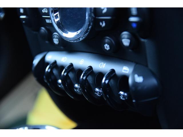 ＭＩＮＩ クーパーＳ　クラブマン　ハンプトン　オートエアコン　オートクルーズ　本革シート　キーレスエントリー　ＡＢＳ　ターボ付　前席シートヒーター　横滑り防止　盗難防止システム　記録簿　パワーウィンドウ　パワーステアリング　電格ミラー（43枚目）