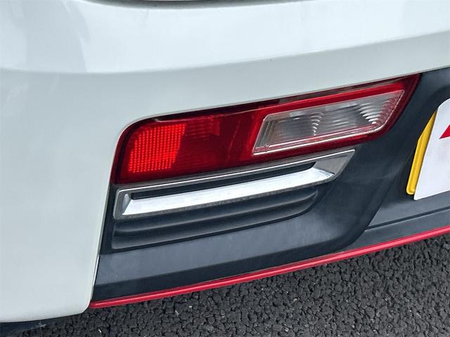 アルトターボＲＳ ベースグレード　ドライブレコーダー　ＥＴＣ　バックカメラ　ＴＶ　衝突被害軽減システム　オートライト　ＨＩＤ　スマートキー　アイドリングストップ　電動格納ミラー　シートヒーター　ＡＴ　盗難防止システム　ＡＢＳ　ＥＳＣ（24枚目）