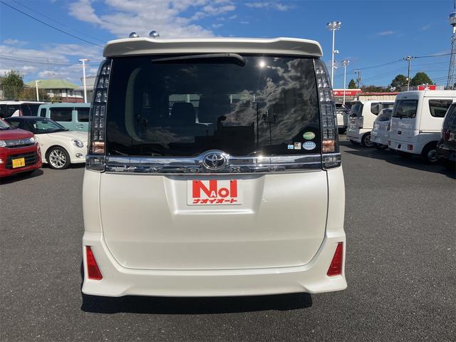 ヴォクシー ＺＳ　煌　Ｗエアバッグ　ＡＢＳ　プライバシーガラス　純正アルミ　純正ナビ　両側パワースライド　アイドリングストップ　ＥＴＣ（10枚目）