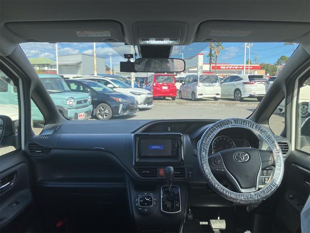 ヴォクシー ＺＳ　煌　Ｗエアバッグ　ＡＢＳ　プライバシーガラス　純正アルミ　純正ナビ　両側パワースライド　アイドリングストップ　ＥＴＣ（14枚目）