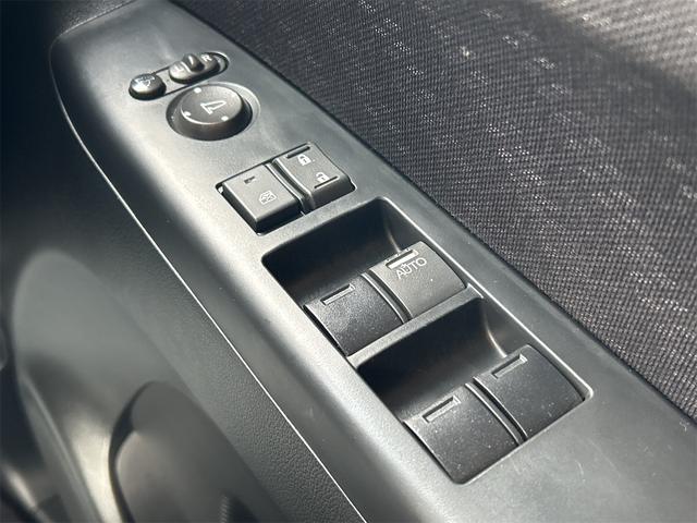 Ｎ－ＢＯＸカスタム Ｇ・Ｌパッケージ　バックカメラ　両側スライド・片側電動　ナビ　ＴＶ　オートライト　ＨＩＤ　スマートキー　アイドリングストップ　電動格納ミラー　ベンチシート　ＣＶＴ　盗難防止システム　ＡＢＳ　ＥＳＣ　ＣＤ　ＵＳＢ（11枚目）