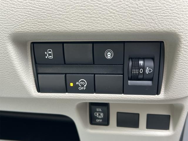 ルークス Ｘ　全周囲カメラ　両側スライド・片側電動　クリアランスソナー　衝突被害軽減システム　オートライト　スマートキー　アイドリングストップ　電動格納ミラー　ベンチシート　ＣＶＴ　盗難防止システム　ＡＢＳ　ＥＳＣ（7枚目）