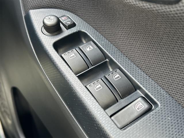 ムーヴ カスタム　ＸリミテッドＩＩ　ＳＡＩＩＩ　全周囲カメラ　ナビ　ＴＶ　衝突被害軽減システム　オートマチックハイビーム　オートライト　ＬＥＤヘッドランプ　スマートキー　アイドリングストップ　電動格納ミラー　シートヒーター（11枚目）