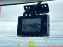 『アイドリングストップ』クルマが停車すると自動的にエンジンを停止し、無駄な燃料消費や排出ガスを抑えます。素早くエンジンを再始動させるなど、ドライバーの感覚とズレのない自然な制御を目指しています。