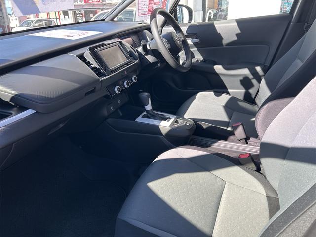 フィット ベーシック　ドライブレコーダー　ＥＴＣ　バックカメラ　ナビ　クリアランスソナー　オートクルーズコントロール　レーンアシスト　衝突被害軽減システム　オートライト　スマートキー　アイドリングストップ　電動格納ミラー（32枚目）