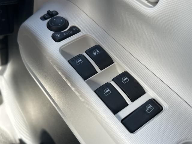 ムーヴキャンバス ストライプスＸ　両側電動スライドドア　クリアランスソナー　衝突被害軽減システム　オートライト　スマートキー　アイドリングストップ　電動格納ミラー　ベンチシート　ＣＶＴ　盗難防止システム　ＡＢＳ　ＥＳＣ（11枚目）