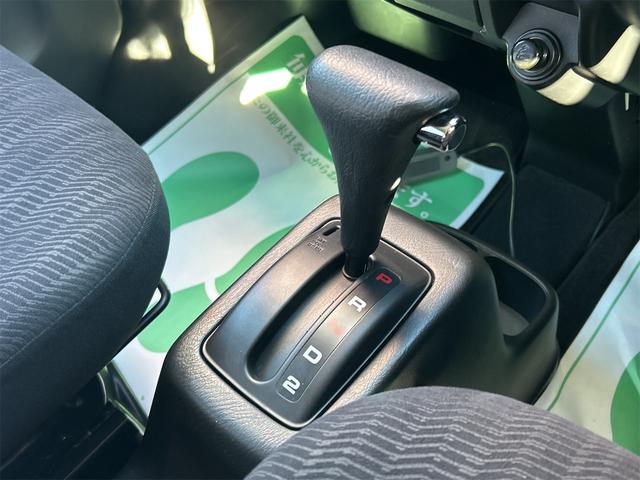 シフトレバー。ぜひ一度お客様の目で確認してください。