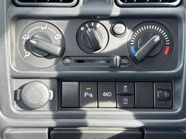 キャリイトラック ＫＣエアコン・パワステ　４ＷＤ　ＭＴ　クリアランスソナー　アイドリングストップ　オートライト　ＥＳＣ　エアコン　パワーステアリング　パワーウィンドウ　運転席エアバッグ　助手席エアバッグ（4枚目）