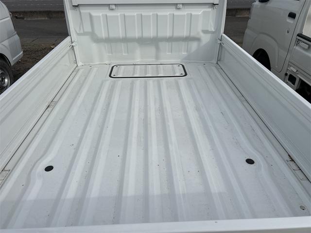 キャリイトラック ＫＣエアコン・パワステ　４ＷＤ　ＭＴ　クリアランスソナー　アイドリングストップ　オートライト　ＥＳＣ　エアコン　パワーステアリング　パワーウィンドウ　運転席エアバッグ　助手席エアバッグ（19枚目）