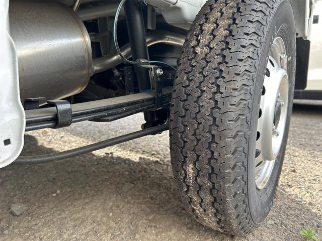 キャリイトラック ＫＣエアコン・パワステ　４ＷＤ　ＭＴ　クリアランスソナー　アイドリングストップ　オートライト　ＥＳＣ　エアコン　パワーステアリング　パワーウィンドウ　運転席エアバッグ　助手席エアバッグ（28枚目）