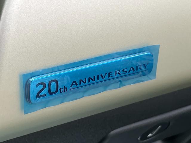 コペン ２０ｔｈアニバーサリーエディション　２０周年記念特別仕様車専用　ＭＯＭＯ製本革巻ステアリング　本革巻シフトノブ２０周年記念特別仕様車専用　ＭＯＭＯ製本革巻ステアリング　本革巻シフトノブ（8枚目）