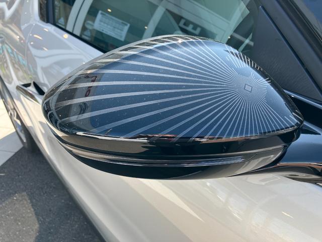 DS3 エスプリ・ド・ヴォヤージュ ブルーHDi 自社試乗車 衝突被害軽減ブレーキ 純正ナビシステム 衝突軽減ブレーキシステム アクティブクルーズコントロール DSマトリクスLEDビジョン エスプリドヴォヤージュ限定車 専用ホワイトグレイ内装(4枚目)