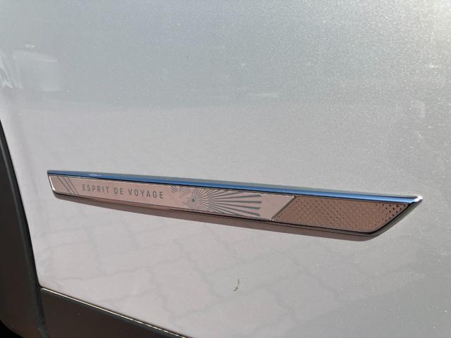 DS3 エスプリ・ド・ヴォヤージュ ブルーHDi 自社試乗車 衝突被害軽減ブレーキ 純正ナビシステム 衝突軽減ブレーキシステム アクティブクルーズコントロール DSマトリクスLEDビジョン エスプリドヴォヤージュ限定車 専用ホワイトグレイ内装(5枚目)