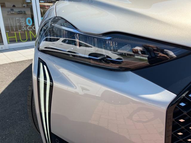 DS3 エスプリ・ド・ヴォヤージュ ブルーHDi 自社試乗車 衝突被害軽減ブレーキ 純正ナビシステム 衝突軽減ブレーキシステム アクティブクルーズコントロール DSマトリクスLEDビジョン エスプリドヴォヤージュ限定車 専用ホワイトグレイ内装(6枚目)