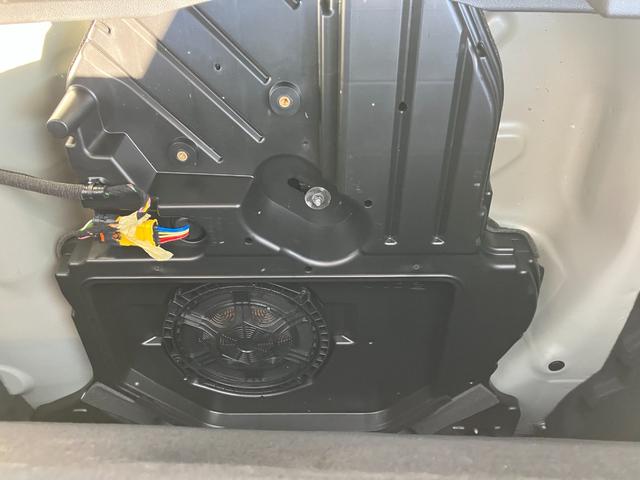 DS3 エスプリ・ド・ヴォヤージュ ブルーHDi 自社試乗車 衝突被害軽減ブレーキ 純正ナビシステム 衝突軽減ブレーキシステム アクティブクルーズコントロール DSマトリクスLEDビジョン エスプリドヴォヤージュ限定車 専用ホワイトグレイ内装(19枚目)