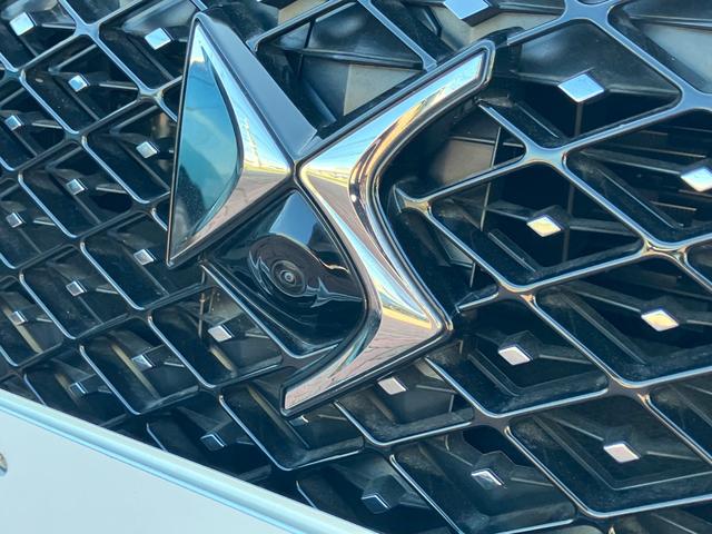 ＤＳ４ リヴォリ　ピュアテック　ワンオーナー　革シート　全方位カメラ　ＬＥＤ　スピーカー８個　ナビ　レーンキープアシスト　ＥＴＣ　クルコン　コーナーセンサー　スマキー　衝突軽減ブレーキ　電動シート　ＵＳＢ　置くだけ充電装備（9枚目）