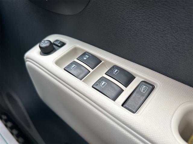 ミラココア ココアプラスＸ　ナビ　ＴＶ　スマートキー　アイドリングストップ　電動格納ミラー　ベンチシート　ＣＶＴ　盗難防止システム　ＡＢＳ　ＣＤ　ＵＳＢ　ルーフレール　アルミホイール　衝突安全ボディ　エアコン　パワーステアリング（11枚目）