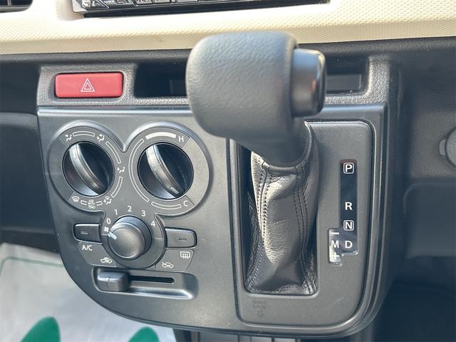 アルト F ETC ナビ TV キーレスエントリー AT 盗難防止システム ABS ESC CD 衝突安全ボディ エアコン パワーステアリング パワーウィンドウ 運転席エアバッグ 助手席エアバッグ(7枚目)