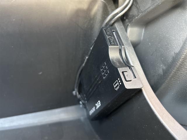 アルト F ETC ナビ TV キーレスエントリー AT 盗難防止システム ABS ESC CD 衝突安全ボディ エアコン パワーステアリング パワーウィンドウ 運転席エアバッグ 助手席エアバッグ(8枚目)