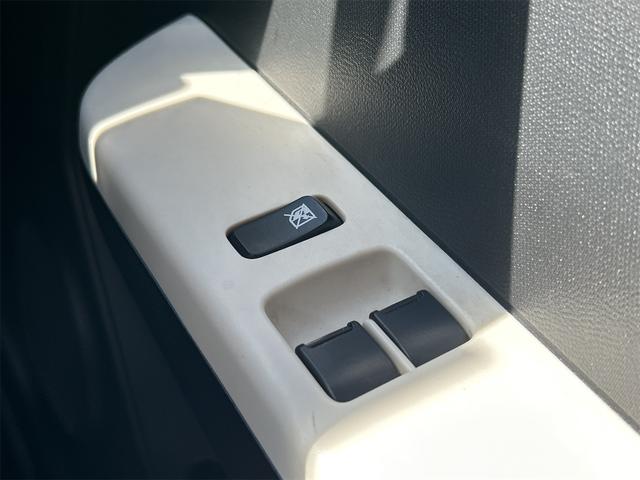 アルト F ETC ナビ TV キーレスエントリー AT 盗難防止システム ABS ESC CD 衝突安全ボディ エアコン パワーステアリング パワーウィンドウ 運転席エアバッグ 助手席エアバッグ(41枚目)