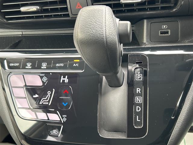 デイズ Ｘ　全周囲カメラ　ナビ　ＴＶ　クリアランスソナー　衝突被害軽減システム　オートライト　スマートキー　アイドリングストップ　電動格納ミラー　ベンチシート　ＣＶＴ　盗難防止システム　ＡＢＳ　ＥＳＣ　ＣＤ（7枚目）